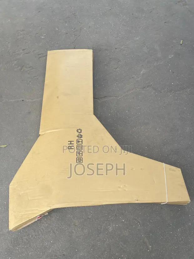 Toyota Land Cruiser 300 Fender - 1