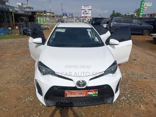 Toyota Corolla 2018 White - 1