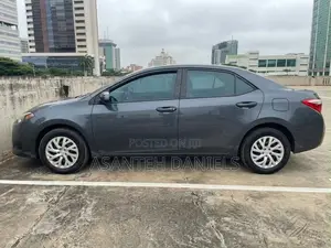 2017 Toyota Corolla LE Sedan