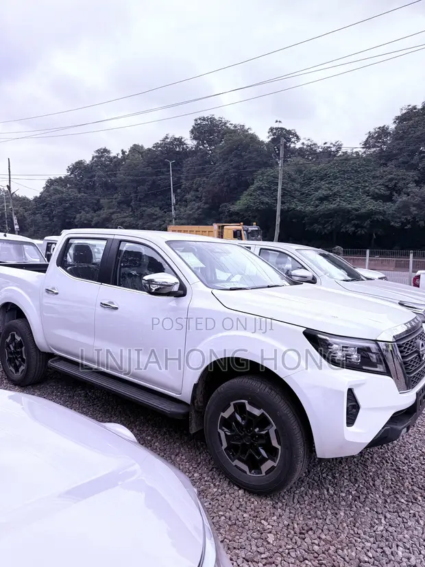 New Nissan Navara 2025 White - 1