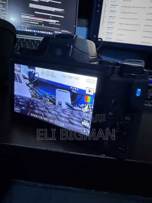 Neat 4K Digital Camera (Dual Cameras) - 1