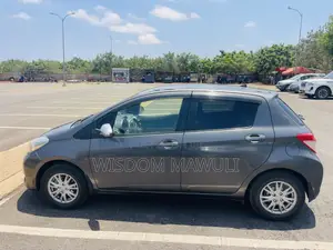 Toyota Vitz 2013 Silver