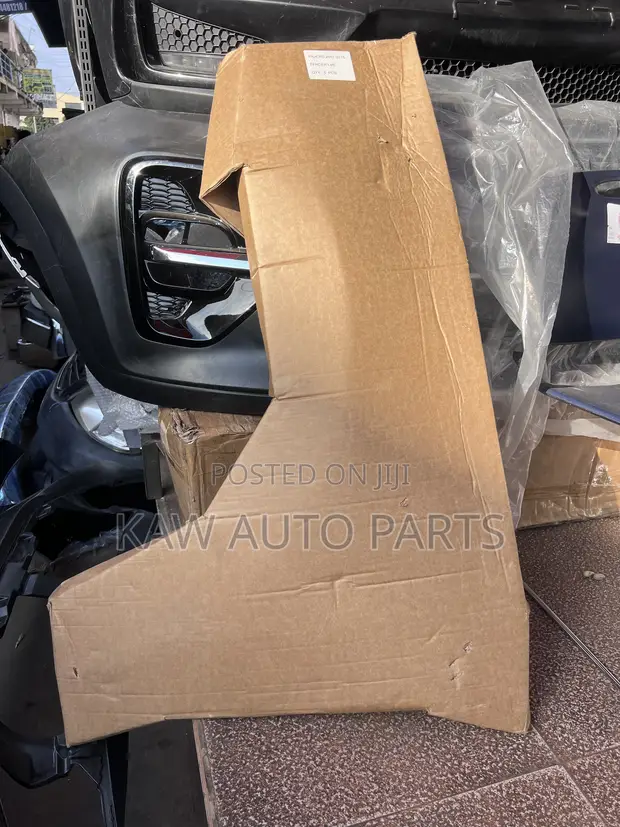 Fender for Mitsubishi Pajero (2005-2017) - 1