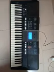 Yamaha PSR-E423 Electronic Keyboard - 2