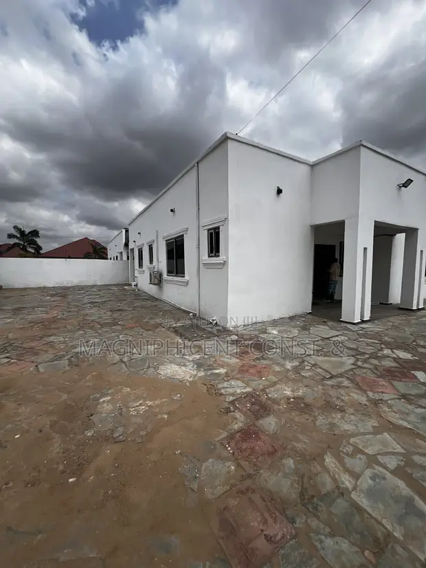 3 Bedroom House for Rent in Hills Estate, Ashaley Botwe - 1