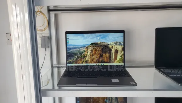 Dell Precision 3550 Laptop - 1