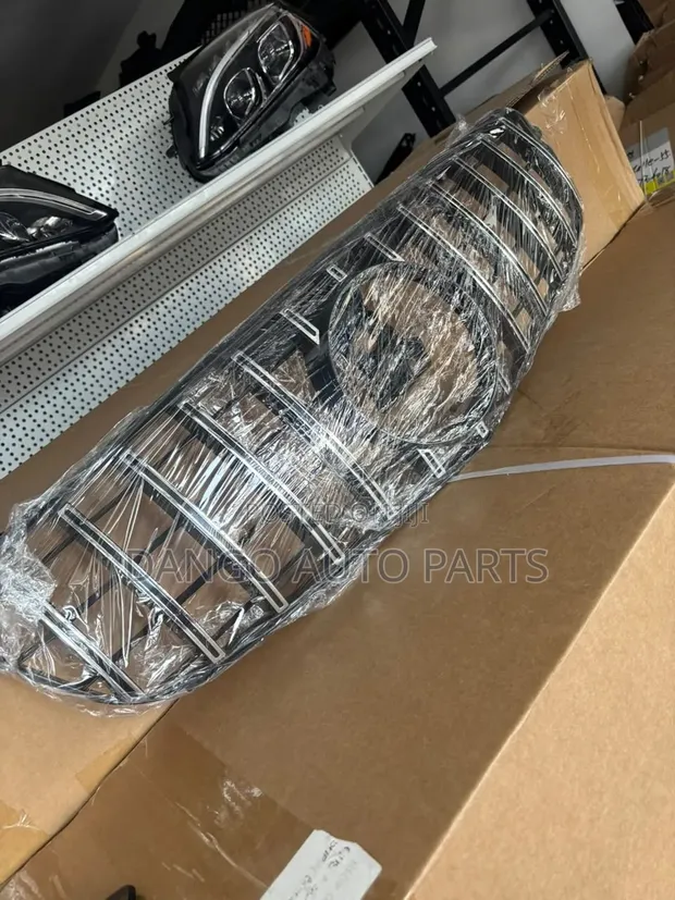 Mercedes-Benz C300 Front Grill (2015-2020) - Brand New - 1