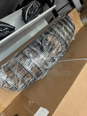 Mercedes-Benz C300 Front Grill (2015-2020) - Brand New
