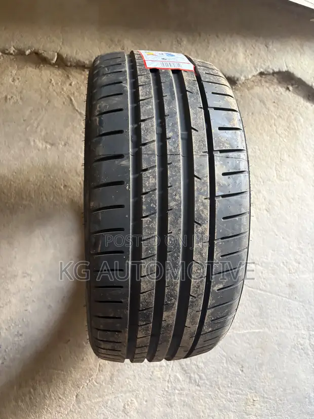 235/40R19 High Quality Tyre - 1