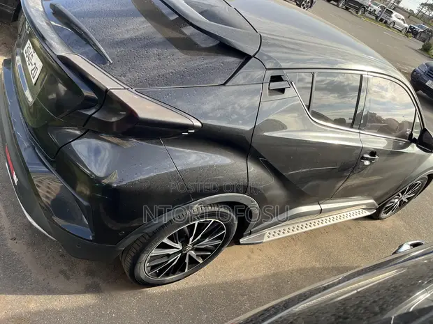 Toyota C-HR 2017 Black - 1