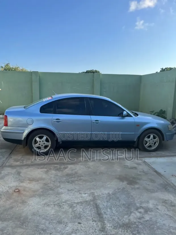 Volkswagen Passat GLS Sedan 1998 Blue - 1