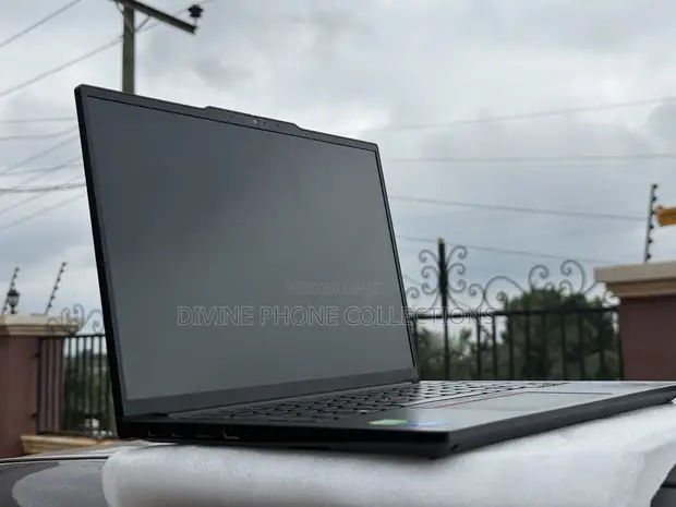 Lenovo ThinkPad E14 Gen 5 Laptop - 1