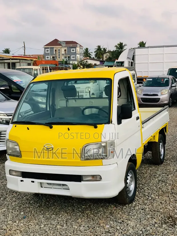 Daihatsu Hijet Mini Truck - Yellow - 1