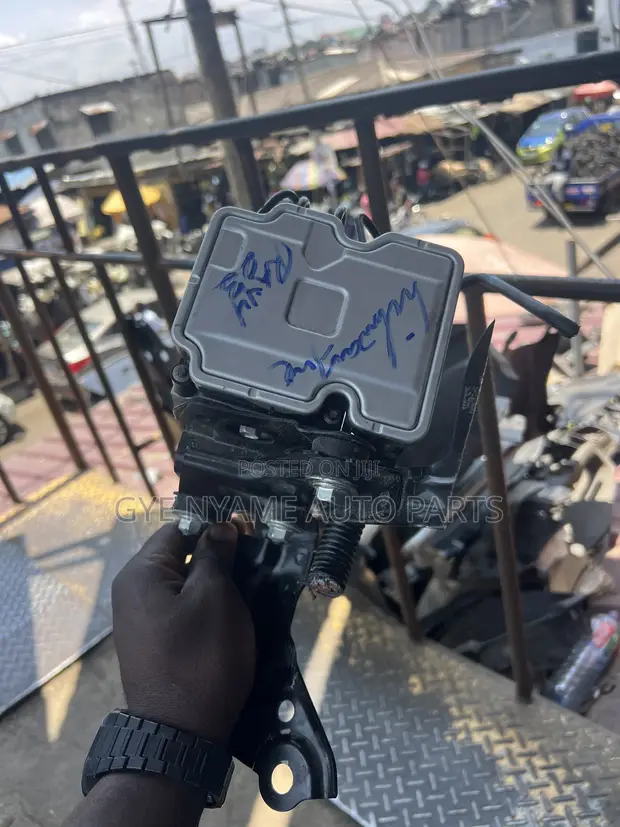 Toyota RAV4 2024 ABS Motor - 1