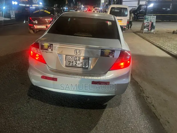 Honda Civic 2012 Silver - 1
