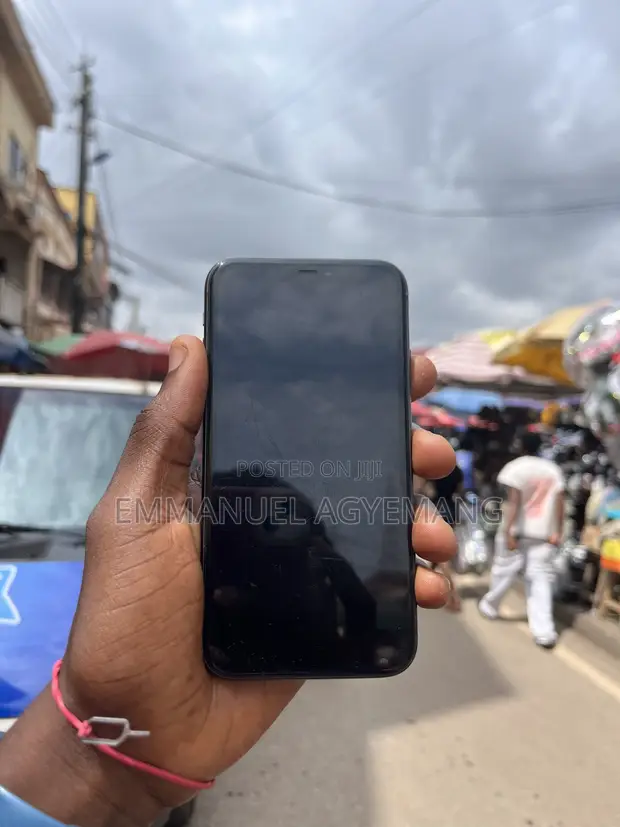 Apple iPhone 11 64GB Black - 1