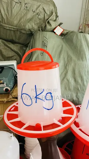 6kg Hanging Chicken Feeder