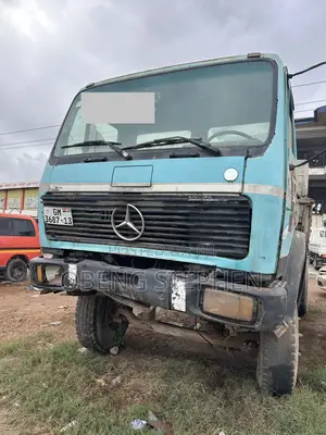 Mercedes-Benz Single Axle Dump Truck