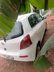 Toyota Vitz 2010 White - 2