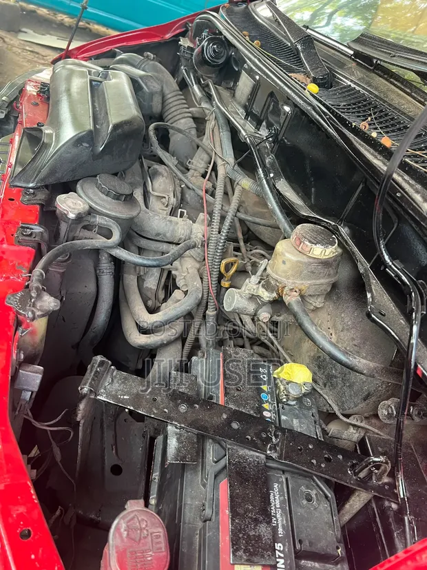 Toyota HiAce 2002 Red - 1