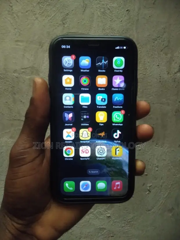 Apple iPhone 11 128GB Gray - 1
