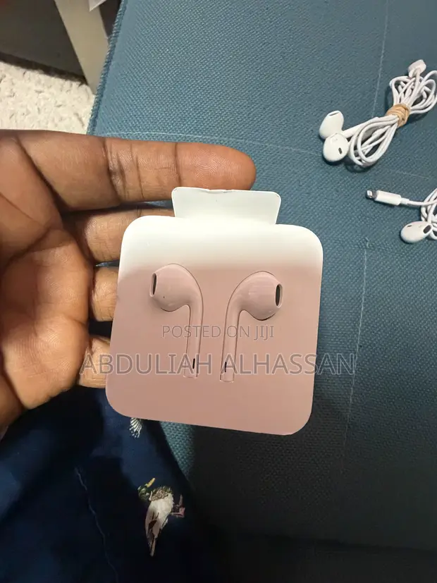 Genuine Apple EarPods (Lightning Connector) - 1
