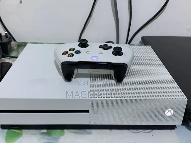 Xbox One S - 500GB, Used - 1