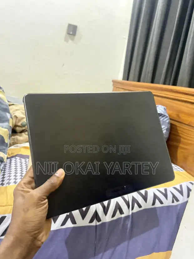 Apple MacBook Air 2022 M2 8GB RAM 256GB HDD - 1