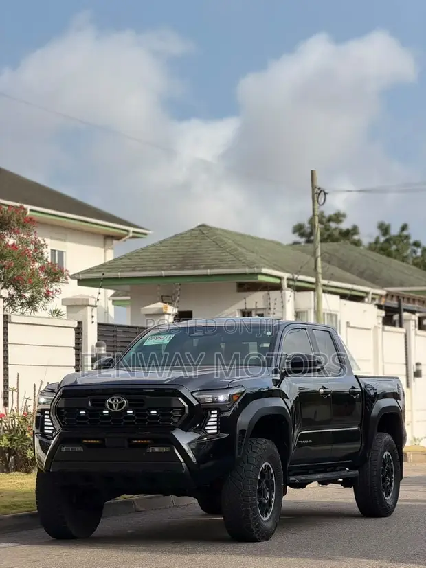 2024 Toyota Tacoma SR5 Double Cab 6' Bed AT Black - 1