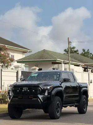 2024 Toyota Tacoma SR5 Double Cab 6' Bed AT Black