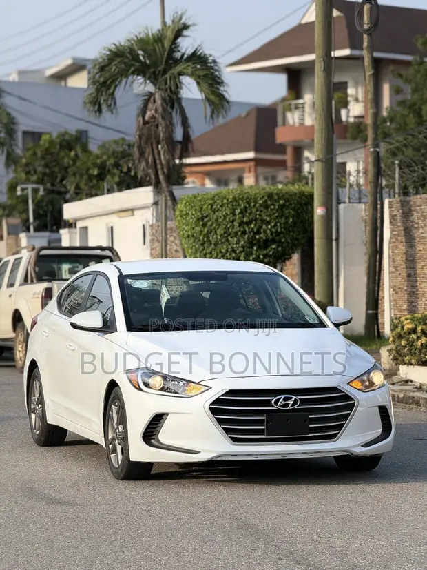 2017 Hyundai Elantra SE Sedan FWD (2.0L 4cyl) - 1