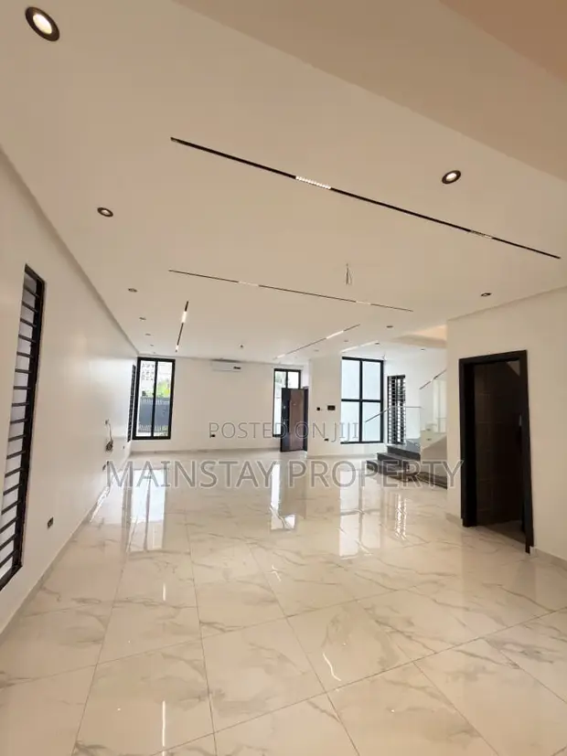 4 Bedroom House with BQ in Mainstay Estates, Lakeside - 1