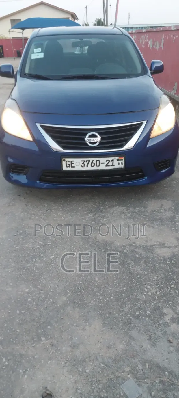 Nissan Versa 2013 Blue - 1