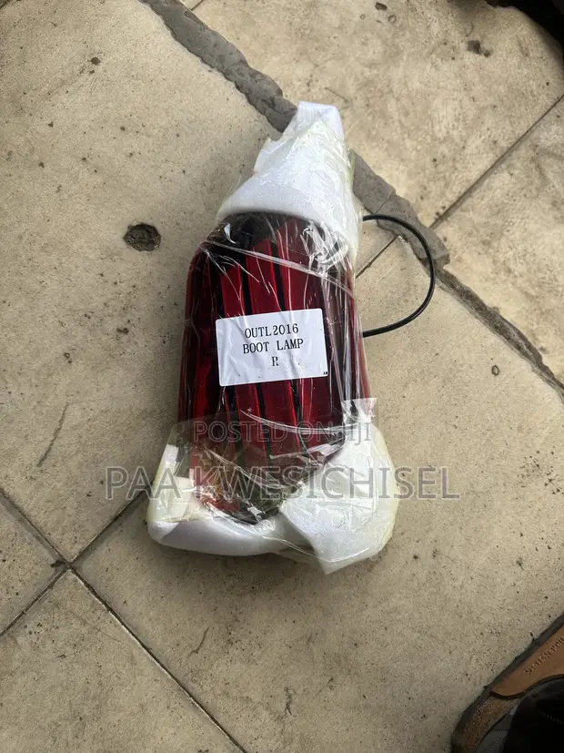 Mitsubishi Outlander Boot Light (2017-2019) - 1