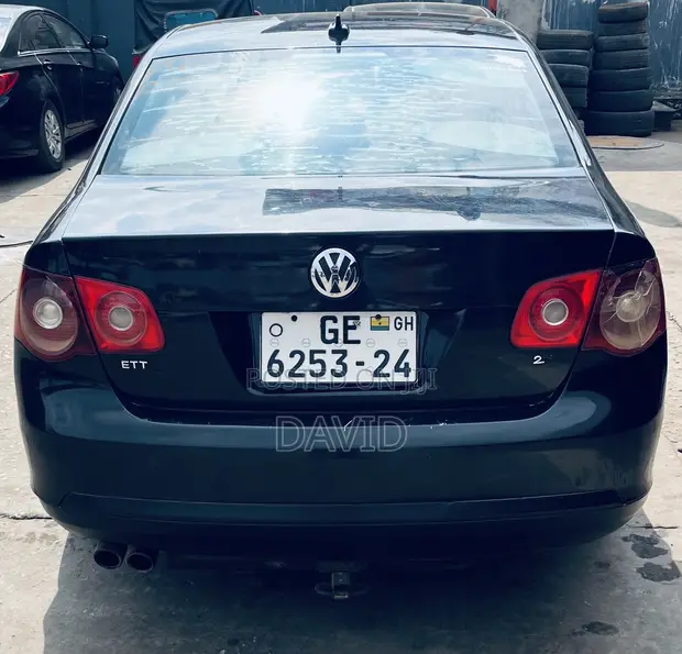 Volkswagen Jetta 2010 Black - 1
