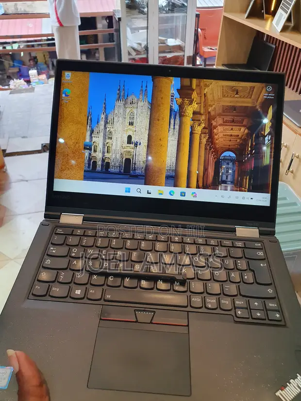Lenovo ThinkPad X1 Yoga Laptop - Intel Core i5, 8GB RAM, 256GB SSD - 1