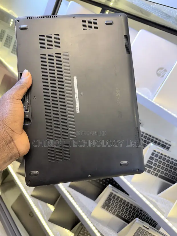 Dell Latitude 14 E7470 Laptop - Core i7, 8GB RAM, 256GB SSD - 1