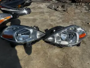 Nissan Versa 2008 Headlight Set