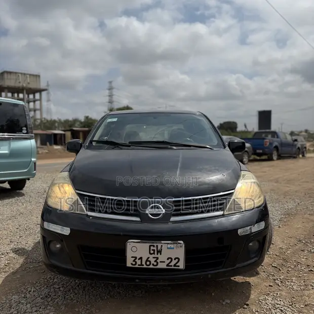 Nissan Versa 2006 Black - 1