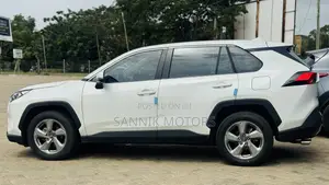 Toyota RAV4 Limited 2022 White