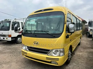 Hyundai County Bus 2017 Yellow