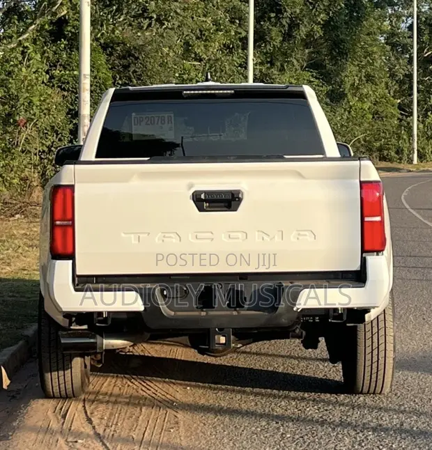 2025 Toyota Tacoma SR5 - 1