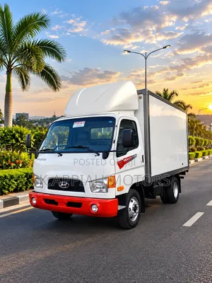 Hyundai E-Mighty HD120 4WD Container Truck