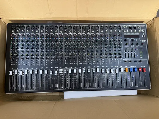 Yamaha SMX-2400 24-Channel Professional Analog Audio Mixer - 1