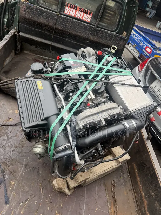 Mercedes-Benz C300 Engine - 1
