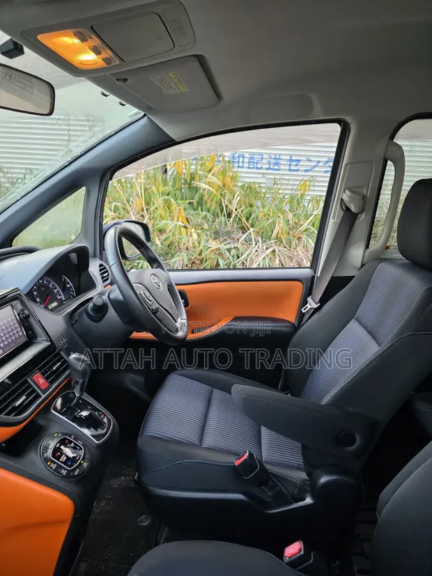 Toyota Voxy 2014 Black - 1
