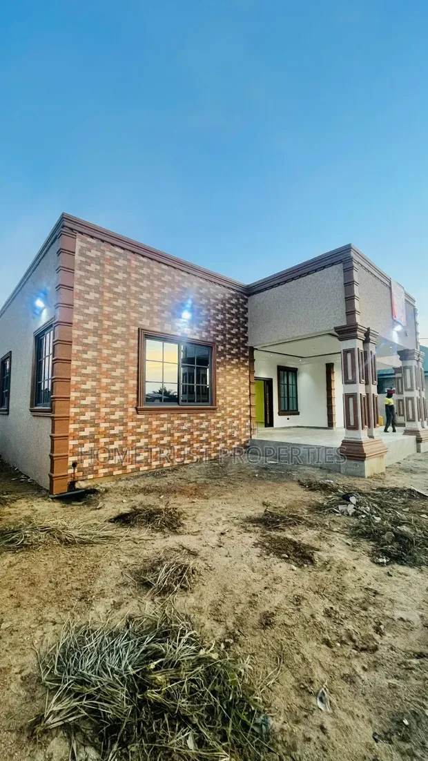 4 Bedroom House for Sale in Amasaman Dobro - 1