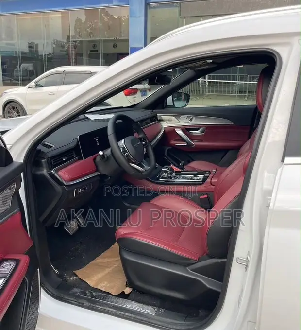 Jetour X70 1.5 7-Seater FWD 2022 White - 1