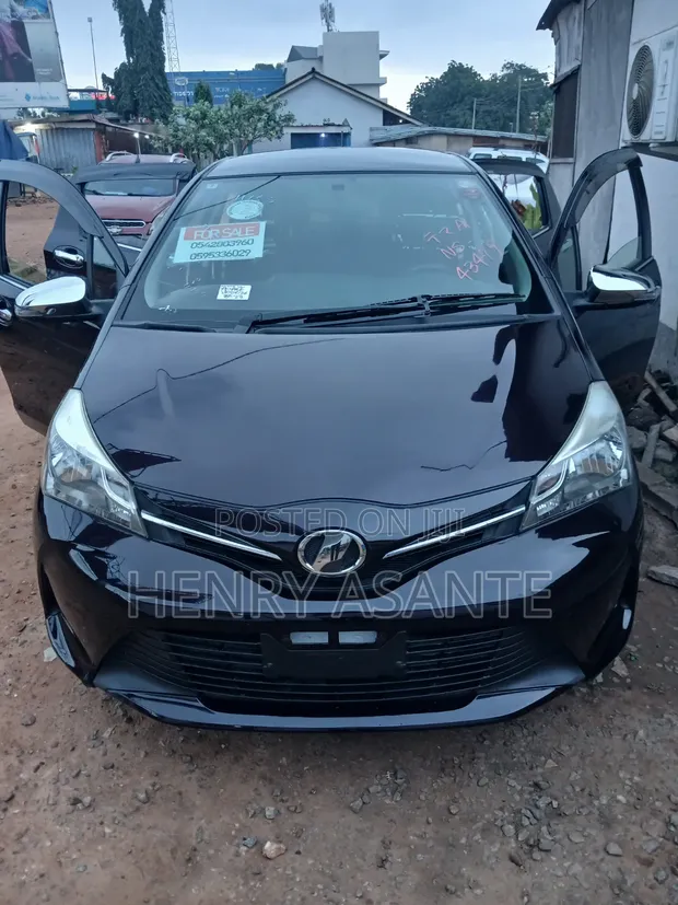 Toyota Vitz 2014 Burgundy - 1