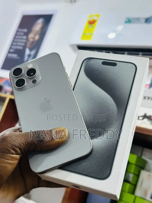Apple iPhone 15 Pro Max 256GB Silver - 1